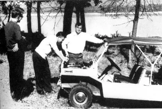 1969 год Зольное Выезд на Mini Moke В Мамонов Л Шувалов Я Лукьянов - фото 191