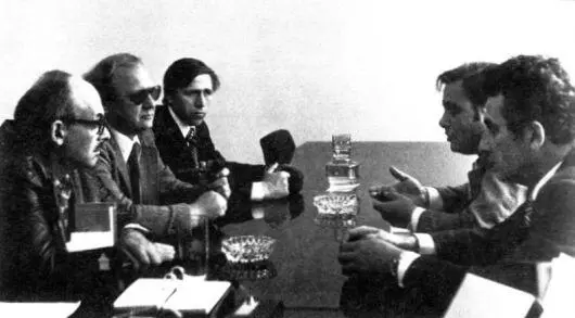 1976 год Главный конструктор Г К Мирзоев и его заместитель Я Р Непомнящий - фото 294