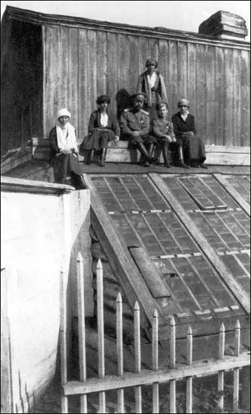 С августа 1917 по апрель 1918 г царская семья находилась в Тобольске На - фото 40