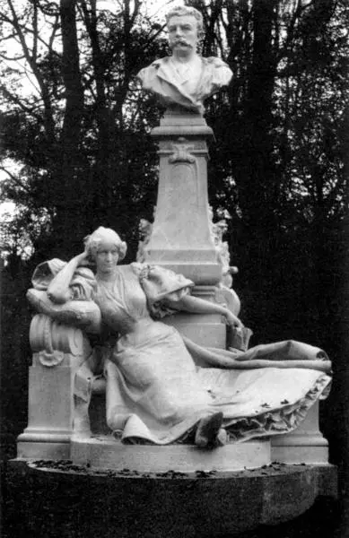 Памятник Ги де Мопассану в парке Монсо в Париже Работа Рауля Верле 1897 г - фото 43