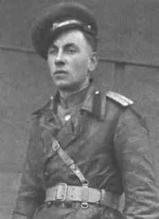 Я родился в 1923 году в Москве на Патриарших прудах Мой отец работал на - фото 17