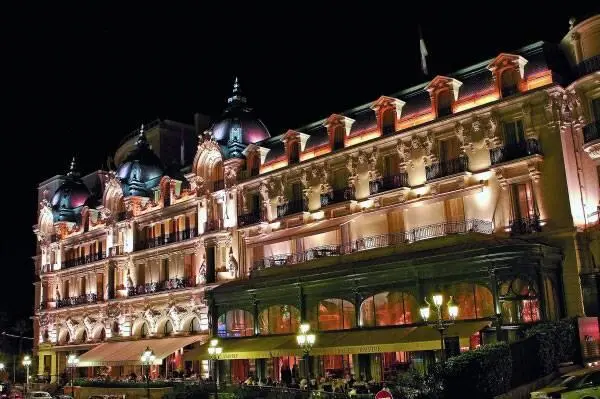 Hotel de Paris в МонтеКарло недавно исполнилось 140 лет Этот грандиозный - фото 30