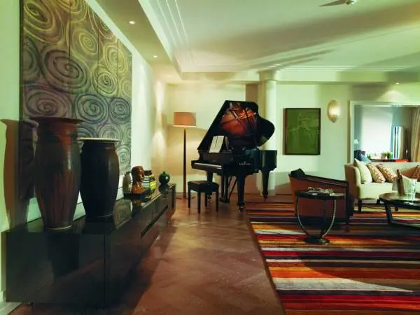 В The Charles Hotel работает большой ресторан итальянской кухни Davvero - фото 99
