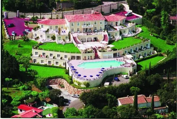 Цветочное название Villa Belrose Вилла прелестной розы средиземноморской - фото 127