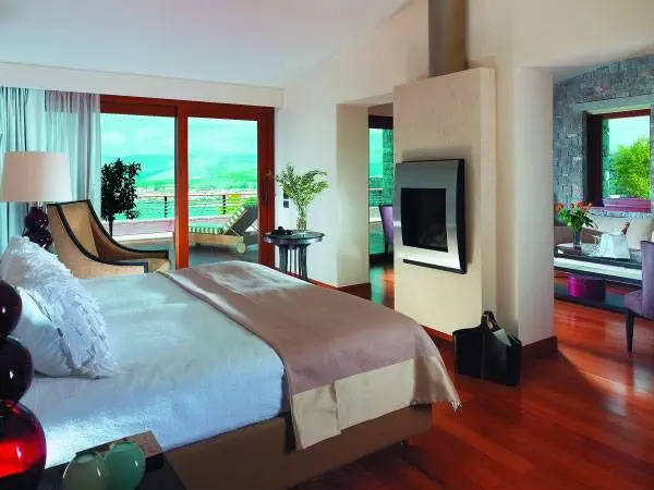 Я стою на террасе своей виллы в отеле Nafplia Palace Hotel Villas и смотрю - фото 263