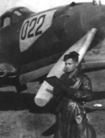 Семен Букчин рядом со своей аэрокоброй Я родился в мае 1922 года в Молдавии - фото 6
