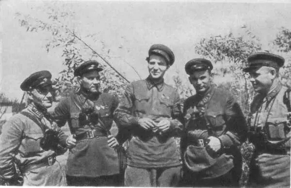 Одна из корреспонденции была о людях добровольческой Башкирской дивизии и о - фото 17