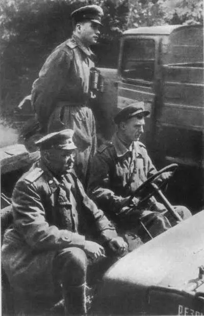 воевавшим на территории Чехословакии Четвертым Украинским фронтом командовал - фото 76