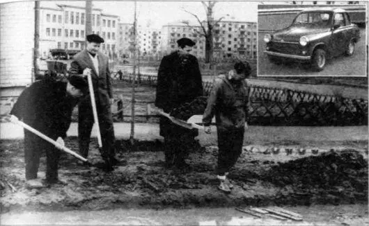 1966 год КЭО ГАЗ на апрельском субботнике С носилками А Зильперт и В - фото 28