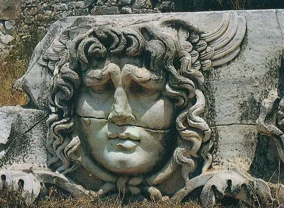 Эта огромная голова Медузы украшала храм Аполлона в Дидиме Храм достигавший - фото 31