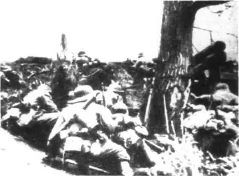Пехотное отделение готовится к атаке в ходе операции Блау СССР июль 1942 г - фото 42