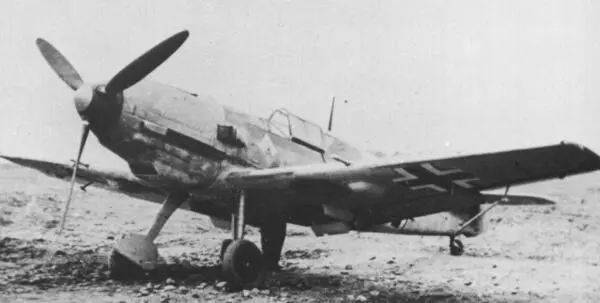 Истребитель Bf109E командира 1JG77 оберлейтенанта Хорста Карганико Horst - фото 10