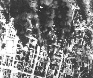 Фрагмент аэрофотоснимка горящих кварталов Мурманска сделанного Ju88D из - фото 42