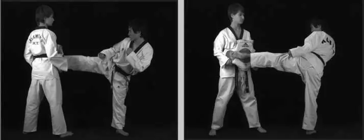 7425 Отработка комбинации боковой сбоку ближней боковой сбоку дальней - фото 235