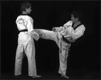 7426 Отработка комбинации финт ближней со скользящим шагом боковой сбоку - фото 238