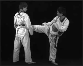 7427 Отработка комбинации финт ближней со скользящим шагом боковой сбоку - фото 240