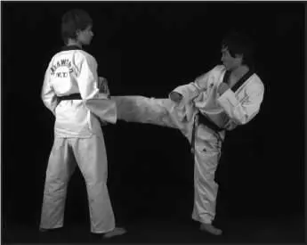 7428 Отработка комбинации финт ближней со скользящим шагом боковой сбоку - фото 242