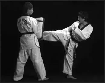 7429 Отработка комбинации финт ближней со скользящим шагом боковой сбоку - фото 244