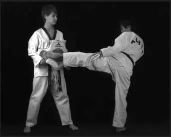 74213 Отработка комбинации финт дальней со скользящим шагом боковой сбоку - фото 252