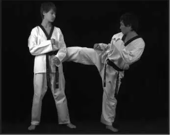 74233 Отработка комбинации боковой сбоку ближней скрестный шаг вперед - фото 275