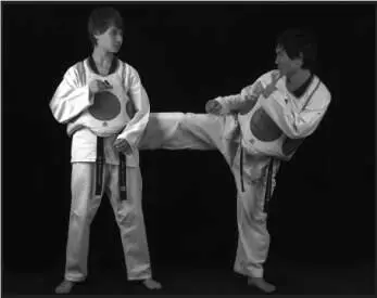 74234 Отработка комбинации боковой сбоку ближней скрестный шаг вперед - фото 277