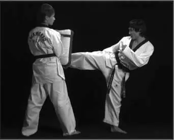 74235 Отработка комбинации боковой сбоку ближней скрестный шаг вперед - фото 279