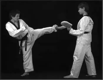 742106 Отработка комбинации скрестный шаг назад ближней боковой сбоку - фото 394