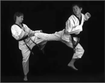 742110 Отработка заднего обратного удара прыжком в качестве встречного в - фото 400