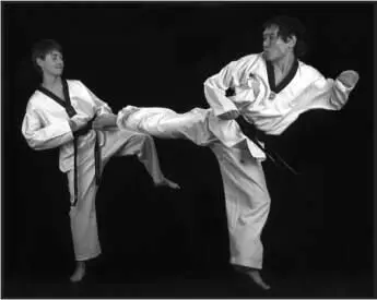 742111 Отработка комбинации скачок назад задний обратный удар прыжком в - фото 402