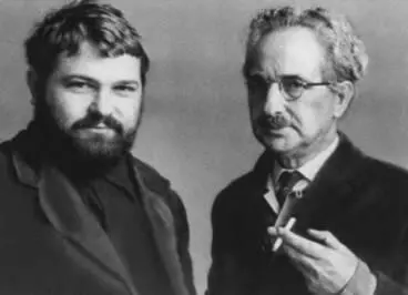 Юлиан Семенов с отцом 1960е гг С Сергеем Владимировичем Михалковым - фото 13