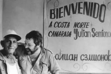 С Грегорио другом Хемингуэя Куба 1976 г Поймана рыбапила Куба 1976 г - фото 21