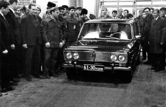 Сентябрь73 открытие Тольяттинского спецавтоцентра Первым автомобилем стал - фото 62