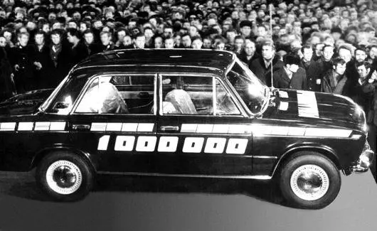 21 декабря 1973 года звёздный час тройки Миллионным автомобилем завода - фото 65