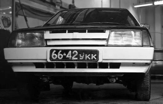 Изюминкой автомобиля была оригинальная маска решётки радиатора Первый - фото 324
