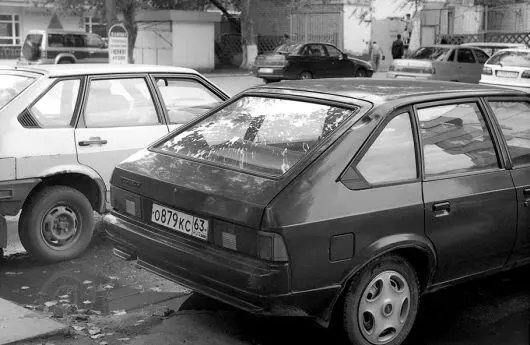 Две однотипные машины два задка два решения На Москвиче2141 внизу - фото 403