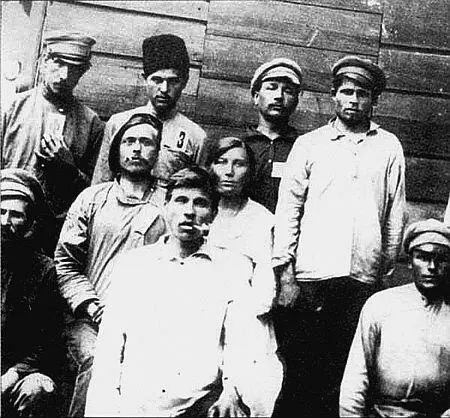 Участники тамбовского восстания Что касается военспецов то на сотрудничество с - фото 23