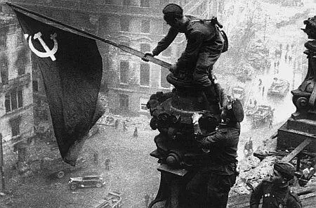 Знамя Победы над Берлином В условиях когда основная масса врачей была - фото 30