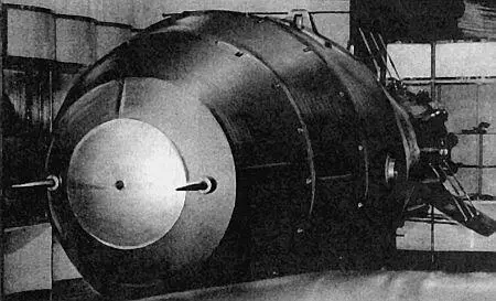 Одна из первых советских атомных бомб В 1953 году в ГДР произошел мармеладный - фото 31