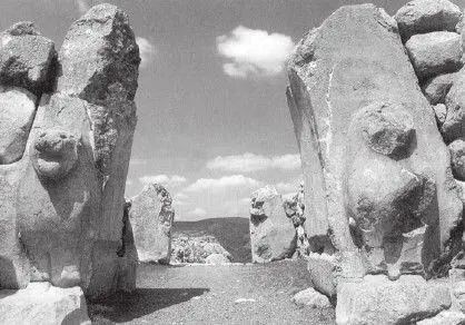 Львиные ворота вход в Хаттусу Американцами с 1927 г в 200 км от Анкары - фото 93
