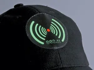 Кепка с детектором сигнала WiFiЭта штука позволяет визуально находить места - фото 93