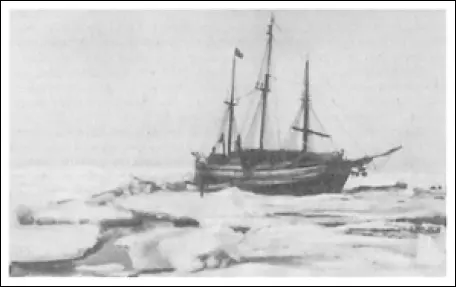 В июле 1895 г лед вокруг Фрама растаял После сильного сжатия 14 июля - фото 101