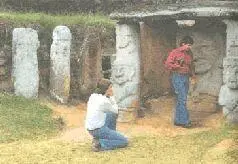 Дольмен со статуями в виде колонн Никто не знает что означают их лица На - фото 76