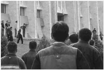 Бишкек 23 марта 2005 года Митинг оппозиции Н а следующий день началась - фото 5