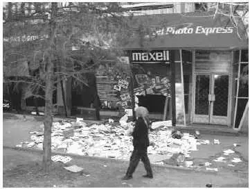 Бишкек 25 марта 2005 года 1956 Толпа рассосалась по дворам По Льва - фото 16