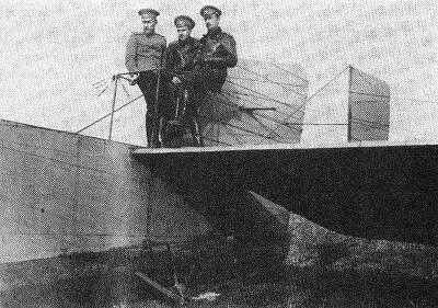 ИМ1 в Яблонне в марте 1915 г Сидят в хвостовой секции слева направо капитан - фото 36