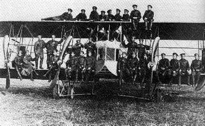 Военнослужащие ЭВК у ИМ1 в Яблонне в 1915 г Перед прибытием Шидловского в - фото 37