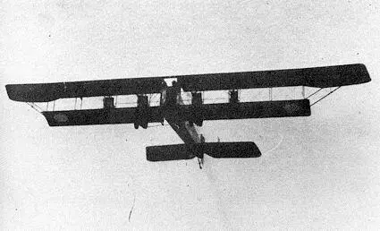 Илья Муромец Киевский в полете над аэродромом в Яблонне 1915 г На следующий - фото 39