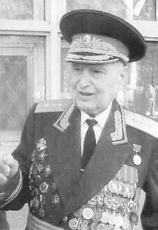 Генералполковник С С Бельченко 9 мая 2001 года Стадион Динамо г Москва - фото 54