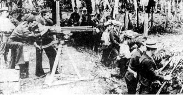 1899 г Американские морские пехотинцы ведут огонь из поздней модели Гатлинга - фото 2