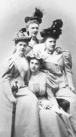 Великая княгиня Елизавета Маврикиевна крайняя справа с сестрами Семейство - фото 20
